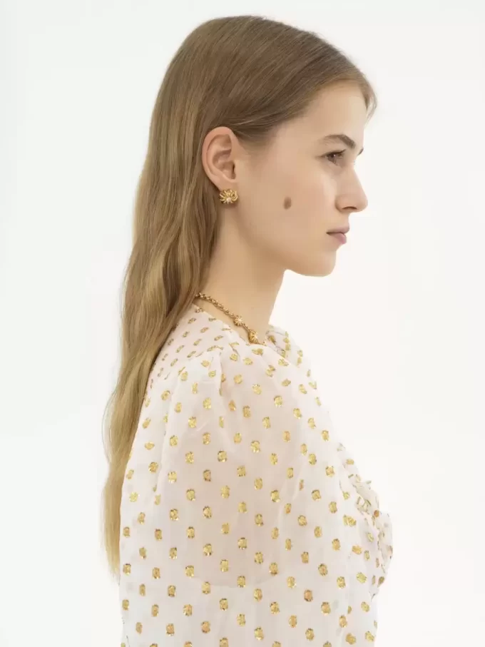Gli orecchini Chloé Mechanical Flowers Gli orecchini Chloé Mechanical Flowers