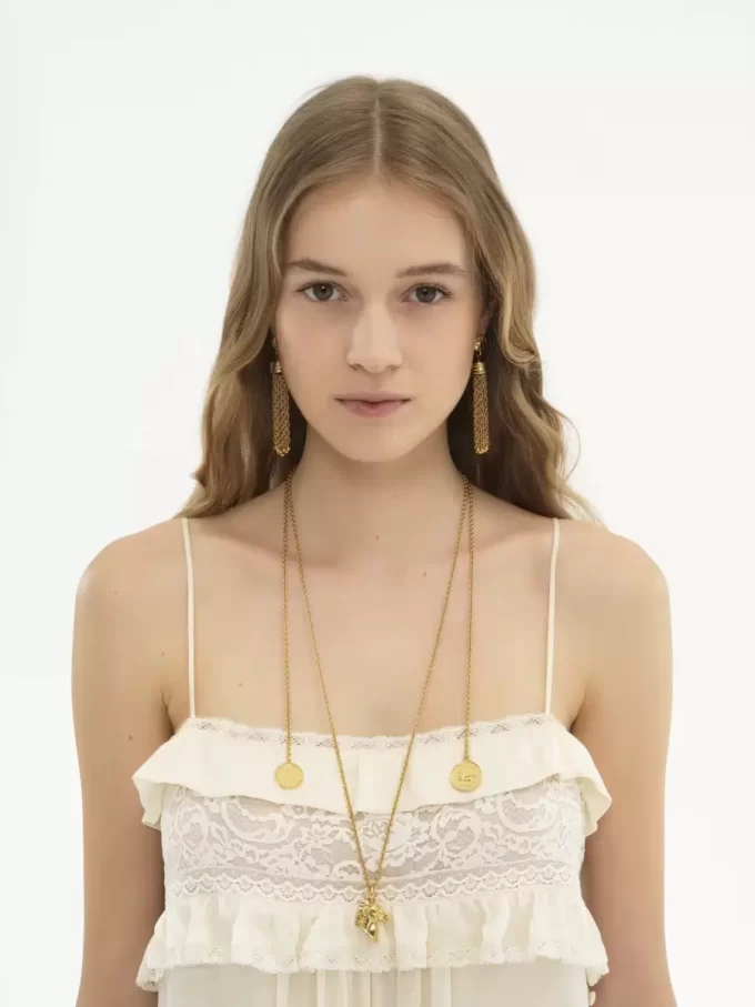 Gli orecchini Chloé Pompoms Gli orecchini Chloé Pompoms