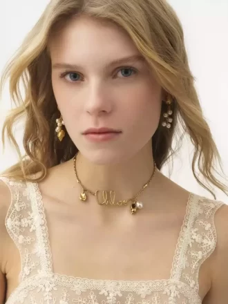 Gli orecchini Chloé Shells Gli orecchini Chloé Shells