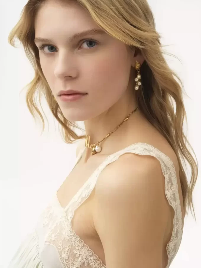 Gli orecchini Chloé Shells Gli orecchini Chloé Shells