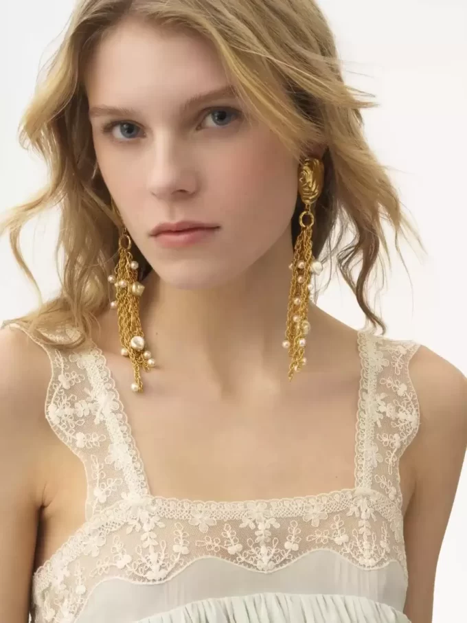 Gli orecchini Chloé Shells Gli orecchini Chloé Shells
