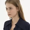 Gli orecchini pendenti iconici di Chloé
