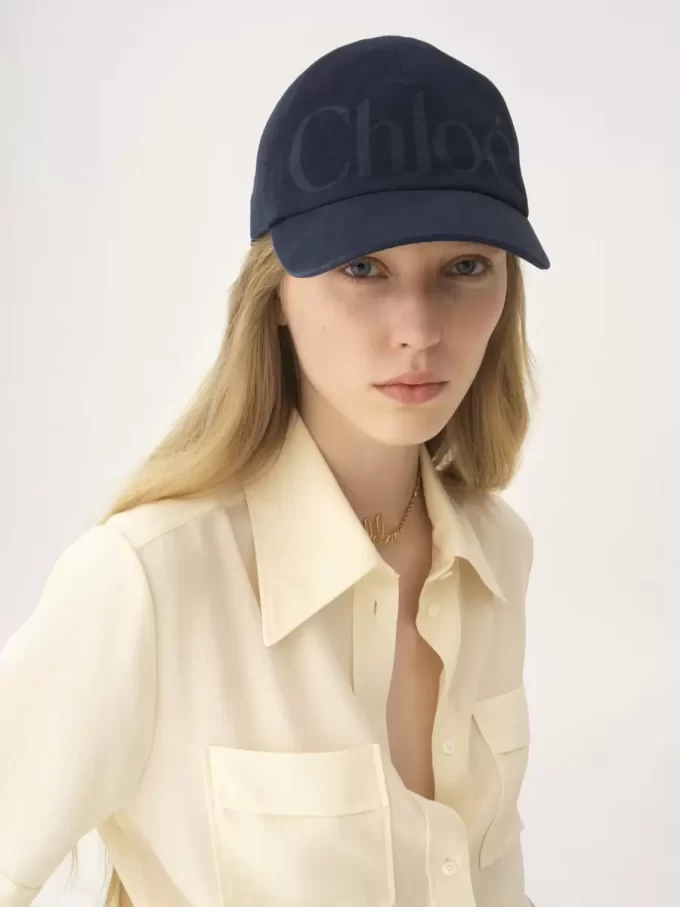 Il berretto Chloé Essentials in cotone lavato Il berretto Chloé Essentials in cotone lavato