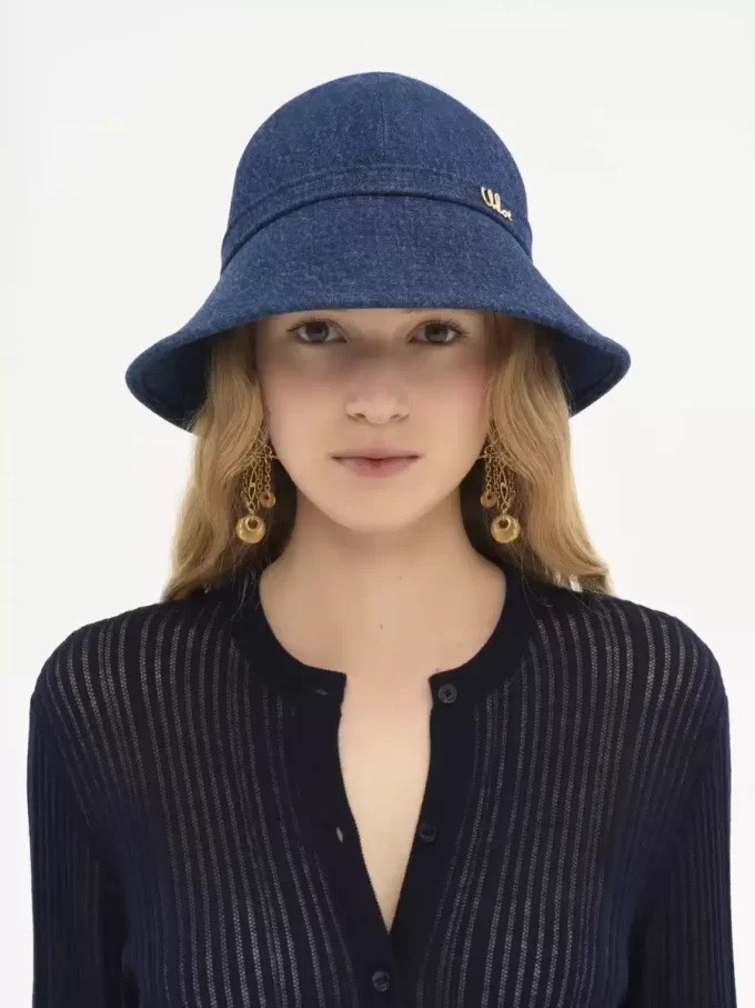 Il cappello da pescatore iconico di Chloé in denim Il cappello da pescatore iconico di Chloé in denim