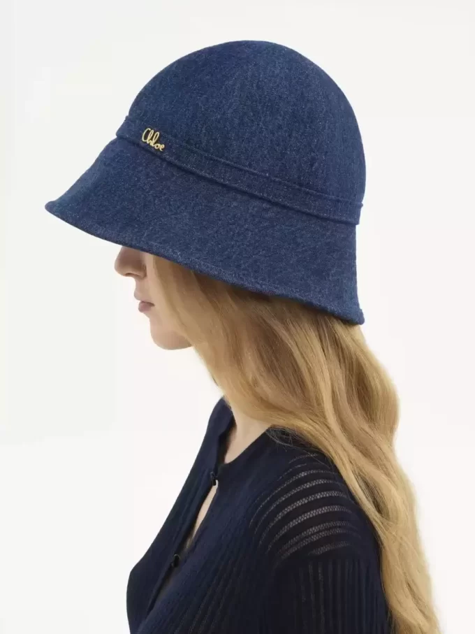Il cappello da pescatore iconico di Chloé in denim Il cappello da pescatore iconico di Chloé in denim