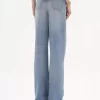 Jeans a gamba larga a vita alta in denim Jeans a gamba larga a vita alta in denim