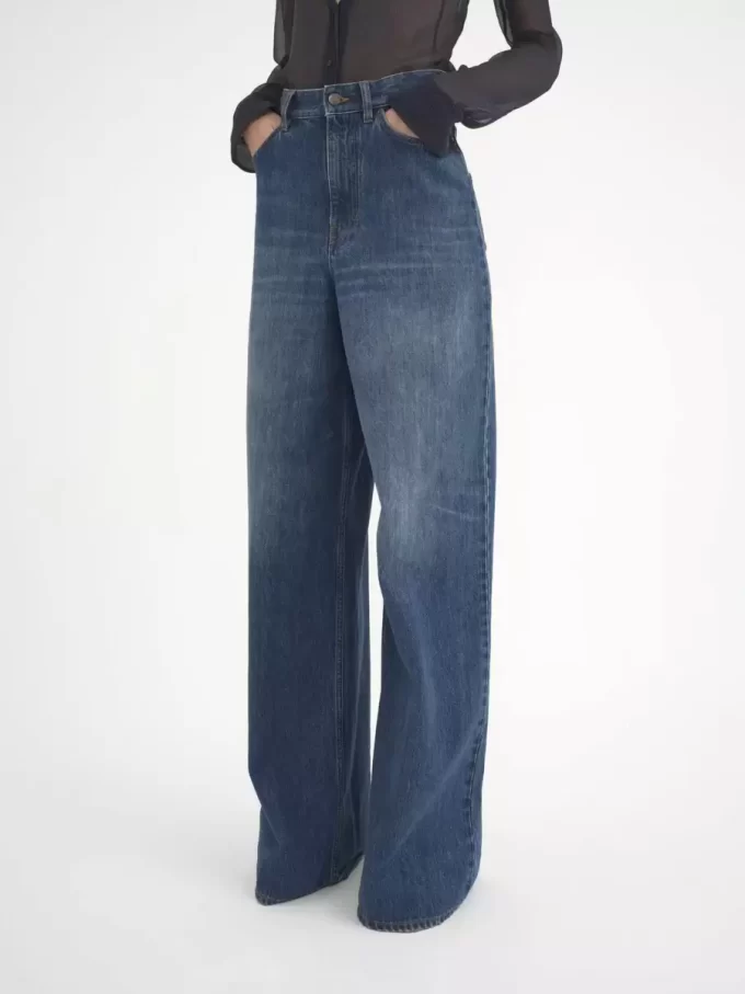 Jeans a gamba larga in denim Jeans a gamba larga in denim