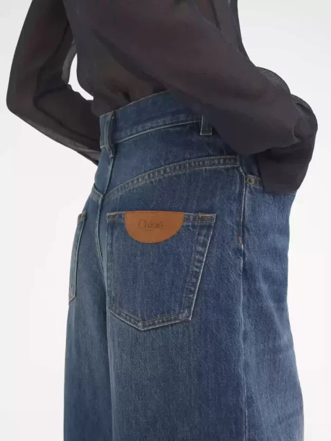 Jeans a gamba larga in denim Jeans a gamba larga in denim