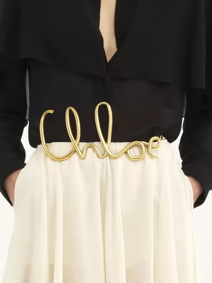 La cintura grande iconica di Chloé La cintura grande iconica di Chloé