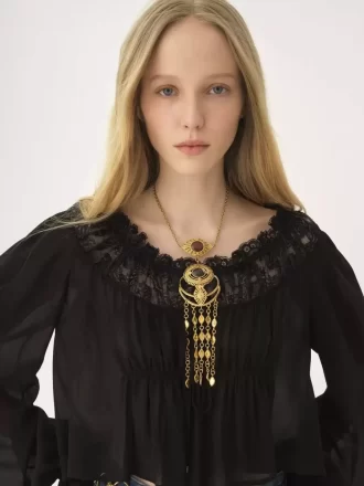 La collana Chloé Amulet