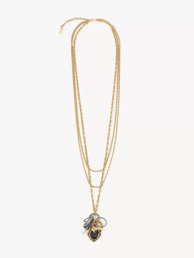 La collana Chloé Antique Pearls La collana Chloé Antique Pearls