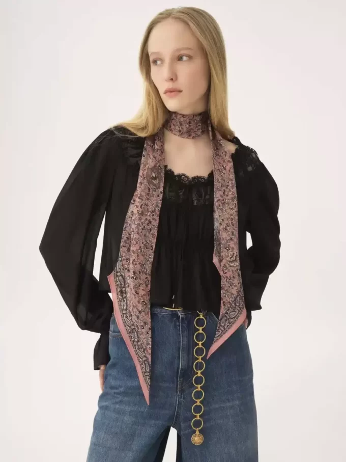 La sciarpa a fascia Chloé Paisley in charmeuse di seta La sciarpa a fascia Chloé Paisley in charmeuse di seta