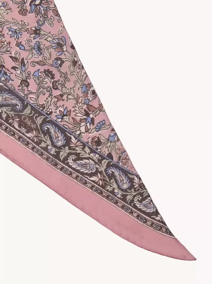 La sciarpa a fascia Chloé Paisley in charmeuse di seta La sciarpa a fascia Chloé Paisley in charmeuse di seta