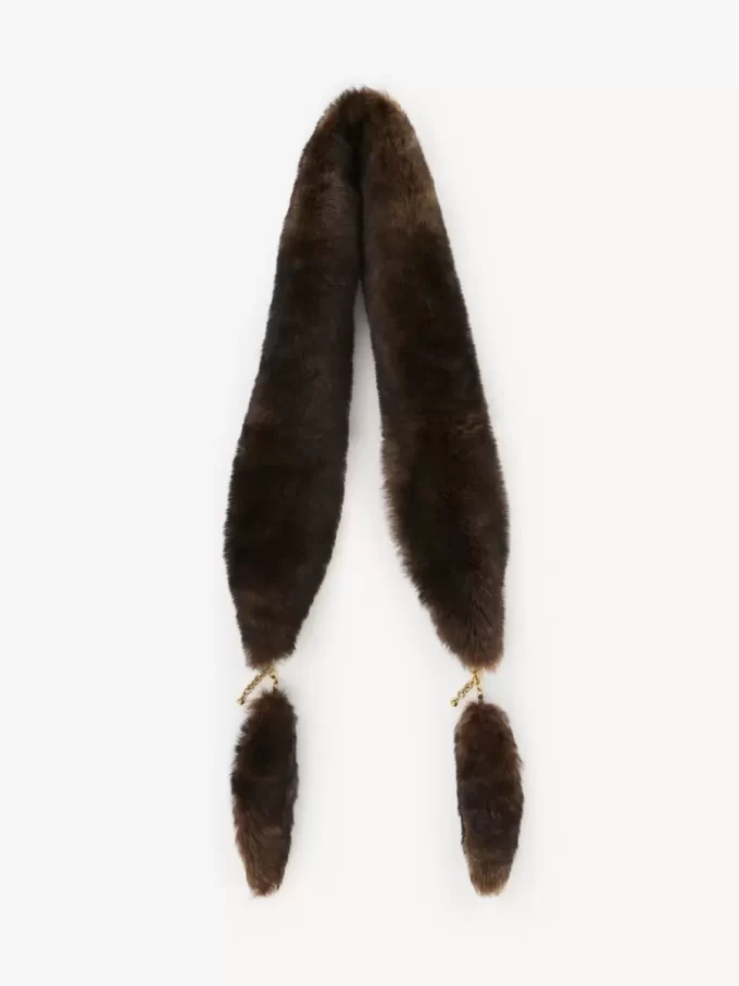 La sciarpa Chloé Chain Tails in shearling La sciarpa Chloé Chain Tails in shearling