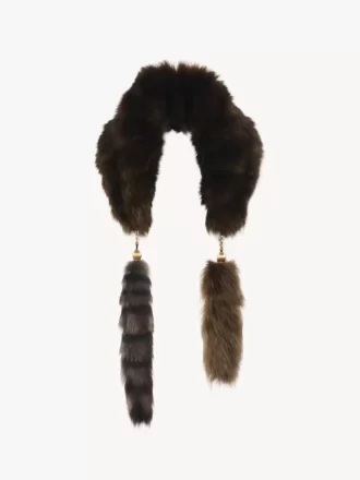 La sciarpa Treasure Tails in montone La sciarpa Treasure Tails in montone