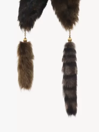 La sciarpa Treasure Tails in montone La sciarpa Treasure Tails in montone