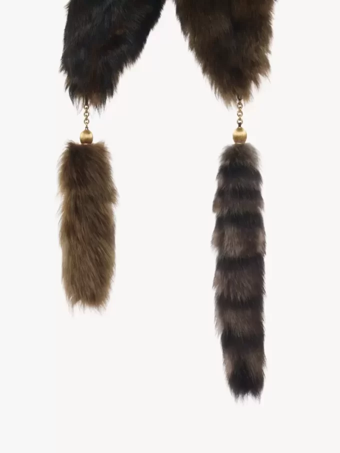 La sciarpa Treasure Tails in montone La sciarpa Treasure Tails in montone