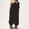 Pantaloni cargo fluidi in raso di seta Pantaloni cargo fluidi in raso di seta
