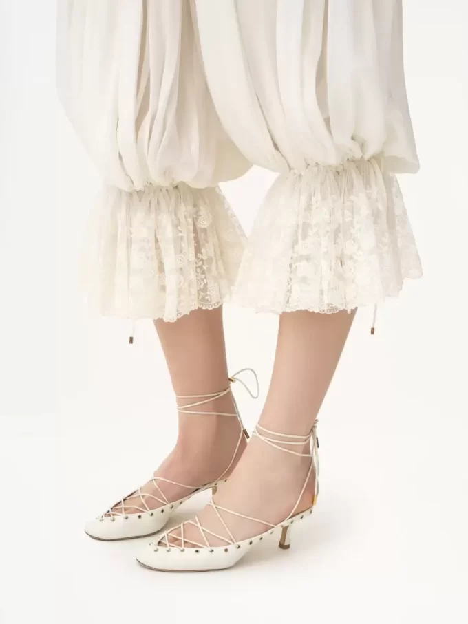 Pantaloni corti fluidi in charmeuse di seta e pizzo Pantaloni corti fluidi in charmeuse di seta e pizzo