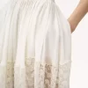 Pantaloni corti fluidi in charmeuse di seta e pizzo Pantaloni corti fluidi in charmeuse di seta e pizzo