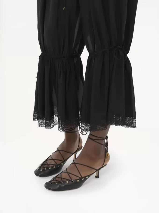 Pantaloni corti fluidi in charmeuse di seta e pizzo Pantaloni corti fluidi in charmeuse di seta e pizzo
