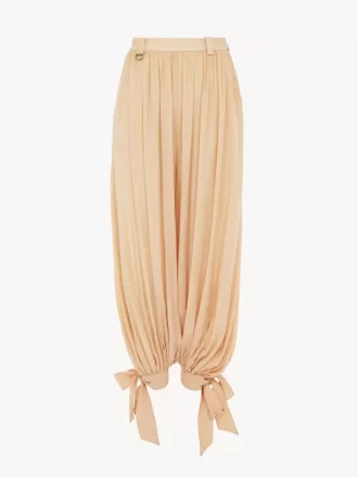 Pantaloni fluidi con pieghe in charmeuse di seta
