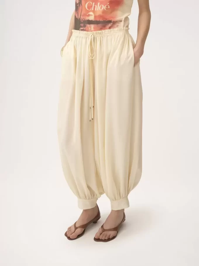 Pantaloni fluidi cropped in crêpe de chine Pantaloni fluidi cropped in crêpe de chine