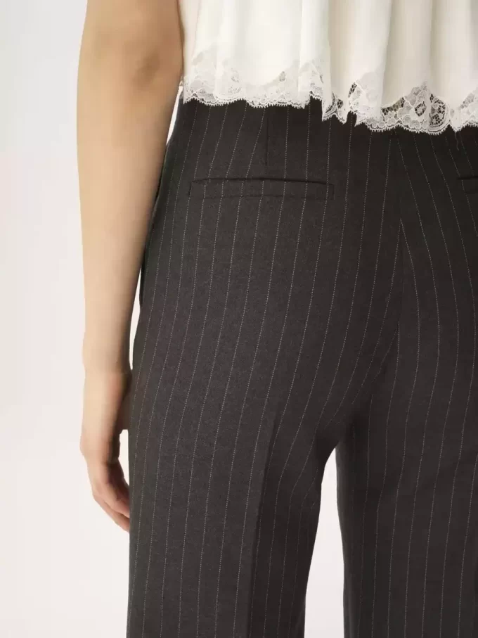 Pantaloni sartoriali bootcut in lana Pantaloni sartoriali bootcut in lana