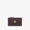 Piccola borsa a busta con scomparti per carte in pelle martellata Piccola borsa a busta con scomparti per carte in pelle martellata