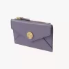 Piccola borsa a busta con scomparti per carte in pelle martellata Piccola borsa a busta con scomparti per carte in pelle martellata