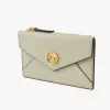 Piccola borsa a busta con scomparti per carte in pelle martellata Piccola borsa a busta con scomparti per carte in pelle martellata