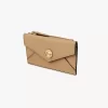 Piccola borsa a busta con scomparti per carte in pelle martellata Piccola borsa a busta con scomparti per carte in pelle martellata