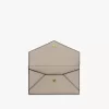 Piccola borsa a busta con scomparti per carte in pelle martellata Piccola borsa a busta con scomparti per carte in pelle martellata