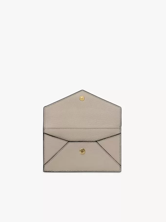 Piccola borsa a busta con scomparti per carte in pelle martellata Piccola borsa a busta con scomparti per carte in pelle martellata