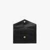 Piccola borsa a busta con scomparti per carte in pelle martellata Piccola borsa a busta con scomparti per carte in pelle martellata