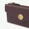 Piccola borsa a busta con scomparti per carte in pelle martellata Piccola borsa a busta con scomparti per carte in pelle martellata
