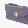 Piccola borsa a busta con scomparti per carte in pelle martellata Piccola borsa a busta con scomparti per carte in pelle martellata
