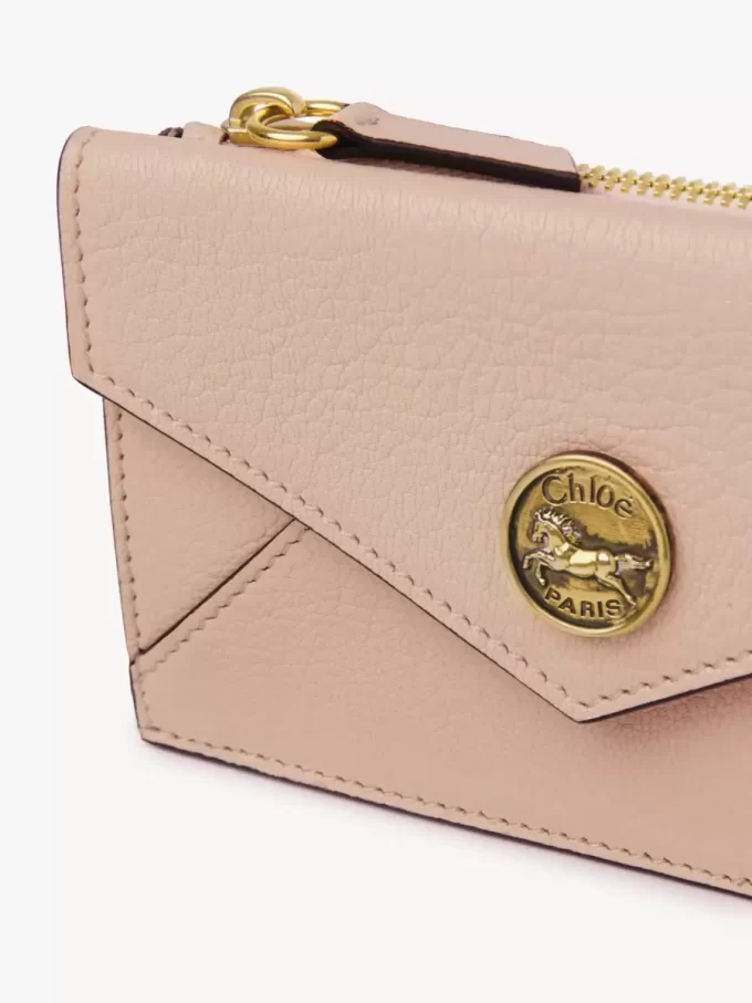 Piccola borsa a busta con scomparti per carte in pelle martellata Piccola borsa a busta con scomparti per carte in pelle martellata