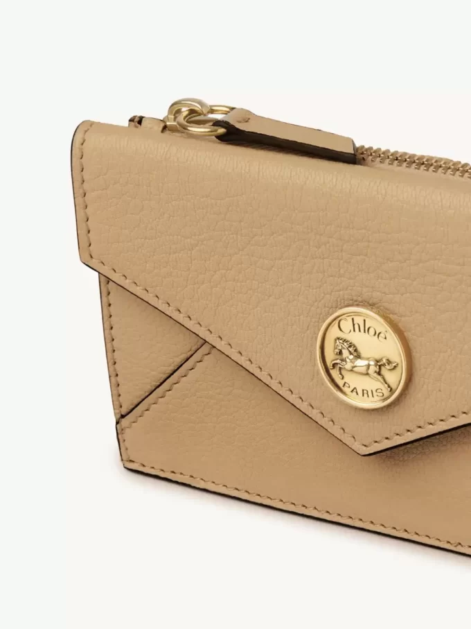 Piccola borsa a busta con scomparti per carte in pelle martellata Piccola borsa a busta con scomparti per carte in pelle martellata