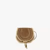 Piccola borsa a tracolla Marcie in pelle scamosciata e shearling Piccola borsa a tracolla Marcie in pelle scamosciata e shearling
