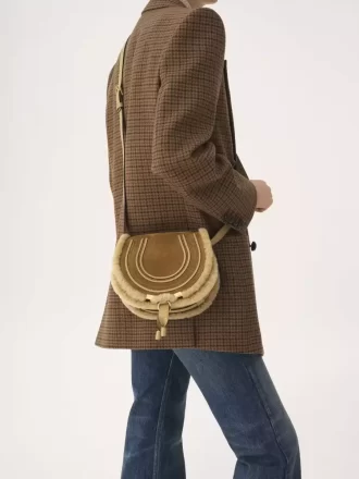 Piccola borsa a tracolla Marcie in pelle scamosciata e shearling