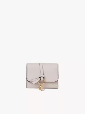 Piccola borsa Alphabet a tre ante in pelle goffrata