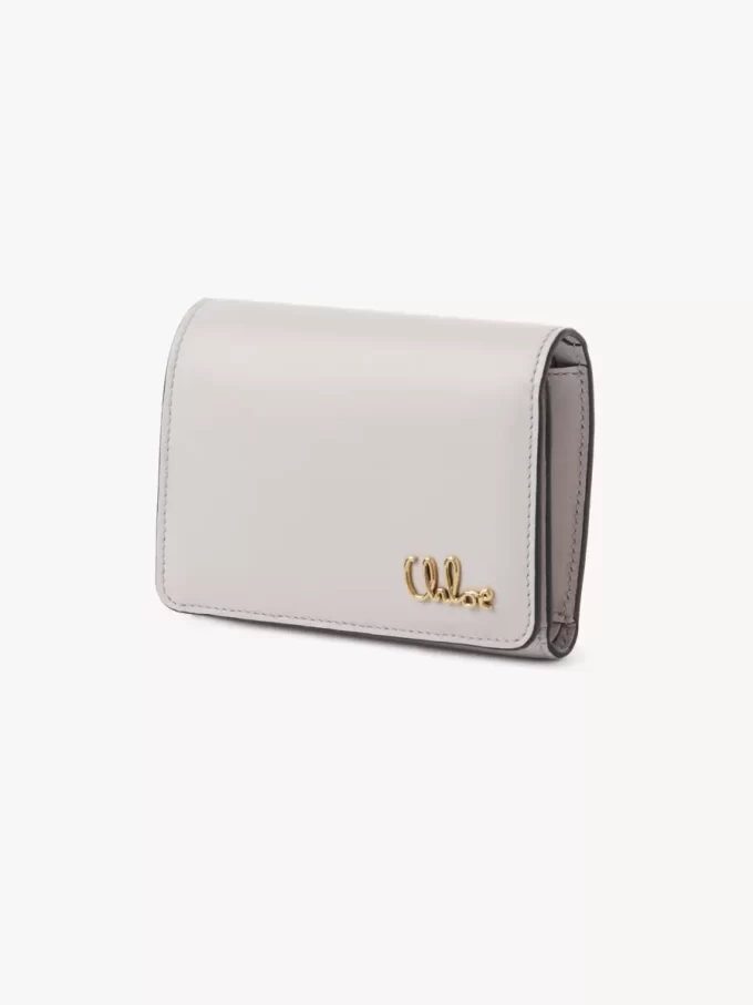 Piccola borsa Chloé Iconic a tre ante con tasca portamonete in pelle martellata Piccola borsa Chloé Iconic a tre ante con tasca portamonete in pelle martellata