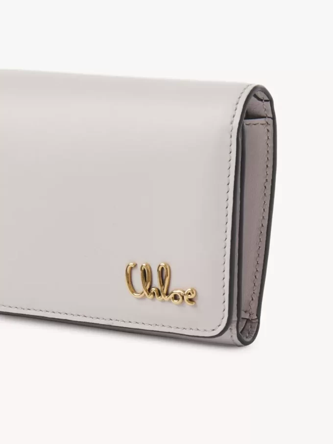 Piccola borsa Chloé Iconic a tre ante con tasca portamonete in pelle martellata Piccola borsa Chloé Iconic a tre ante con tasca portamonete in pelle martellata