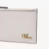 Piccola borsa Chloé Iconic con scomparti per carte in pelle martellata Piccola borsa Chloé Iconic con scomparti per carte in pelle martellata