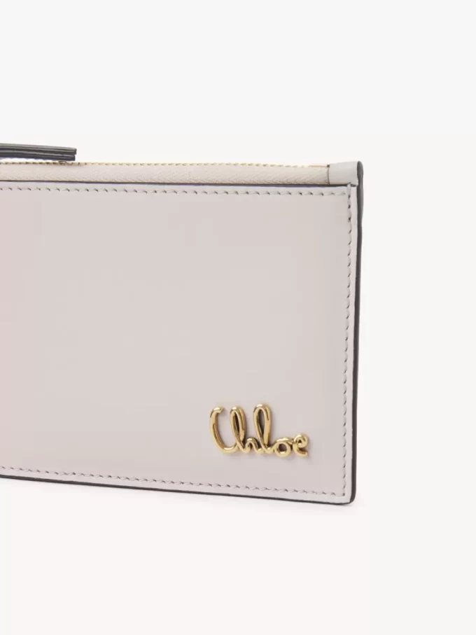 Piccola borsa Chloé Iconic con scomparti per carte in pelle martellata Piccola borsa Chloé Iconic con scomparti per carte in pelle martellata