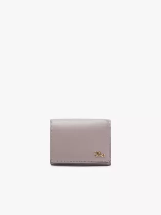 Piccola borsa Chloé Iconic tri-fold con tasca portamonete in pelle lucida Piccola borsa Chloé Iconic tri-fold con tasca portamonete in pelle lucida