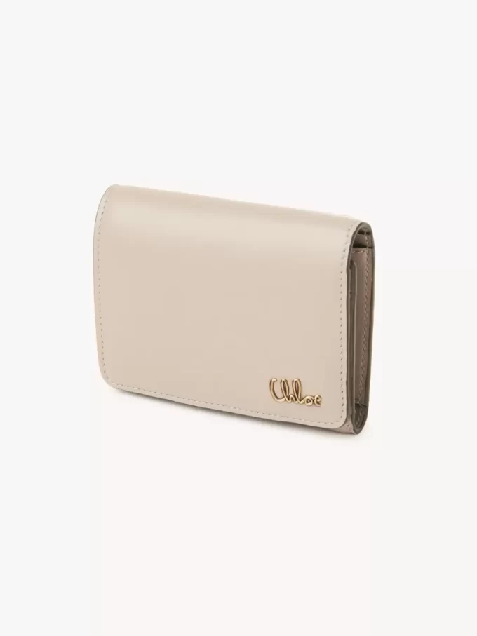 Piccola borsa Chloé Iconic tri-fold con tasca portamonete in pelle lucida Piccola borsa Chloé Iconic tri-fold con tasca portamonete in pelle lucida