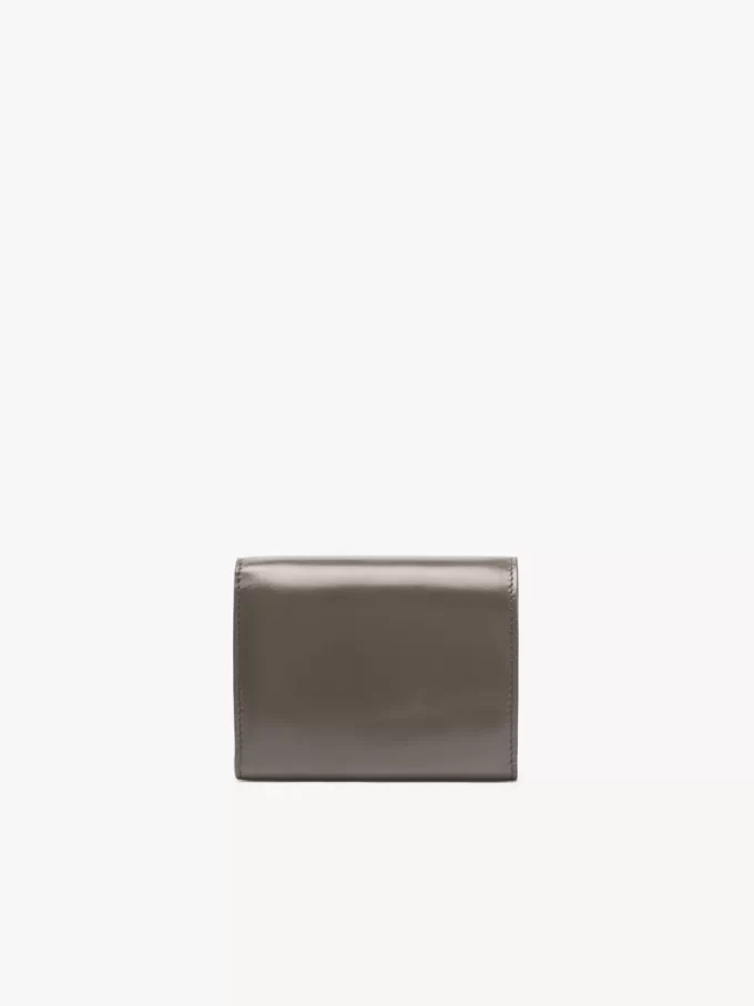 Piccola borsa Chloé Iconic tri-fold con tasca portamonete in pelle lucida Piccola borsa Chloé Iconic tri-fold con tasca portamonete in pelle lucida