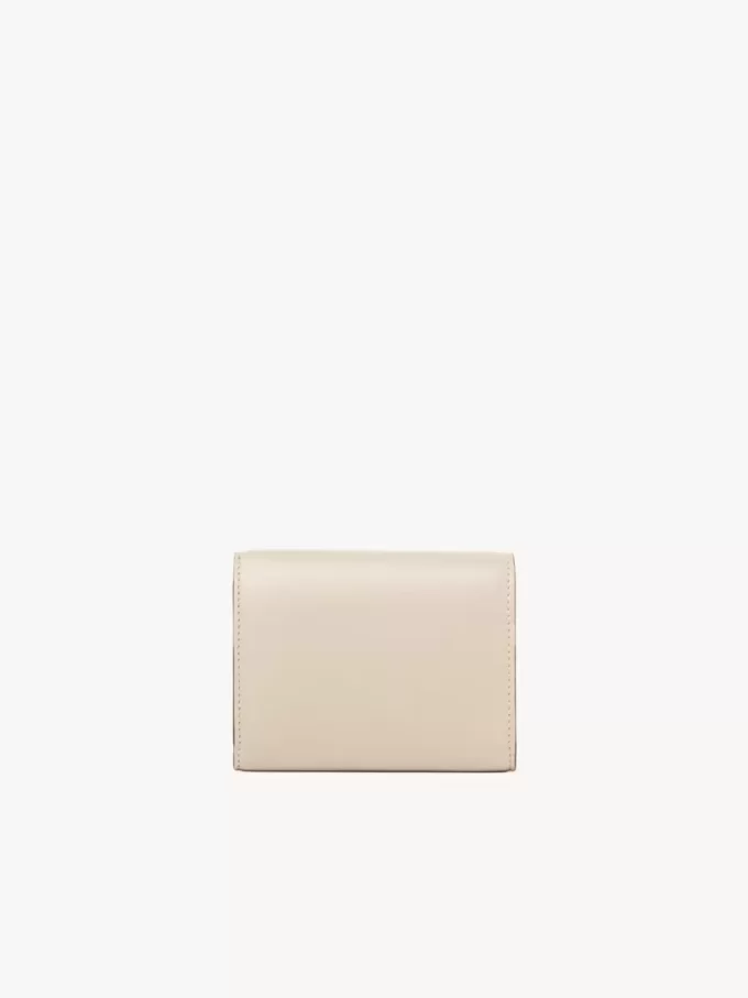 Piccola borsa Chloé Iconic tri-fold con tasca portamonete in pelle lucida Piccola borsa Chloé Iconic tri-fold con tasca portamonete in pelle lucida